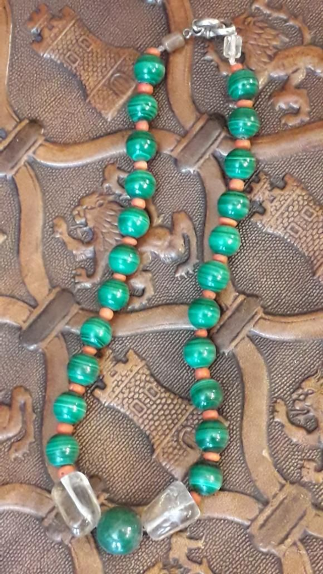 Collier malachite, corail, quartz fumé, quartz rutile 