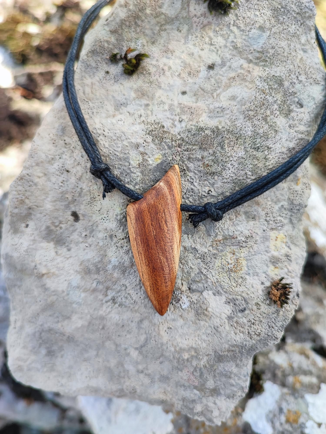 Pendentif en Bois d'Amandier