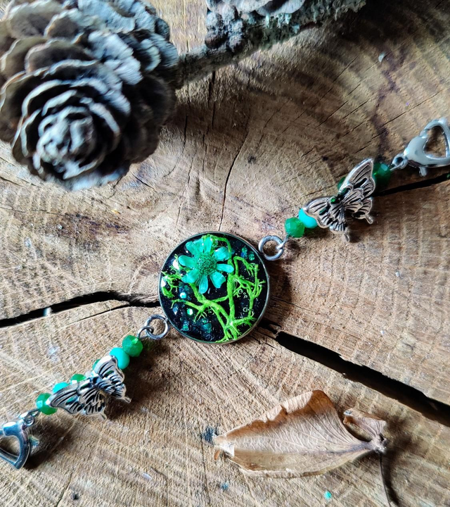 Bracelet femme modulable cabochon pâquerette et mousse végétale 