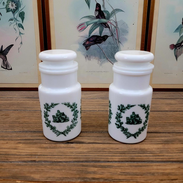Pot d'apothicaire vintage en opaline made in Italy (attention plus qu'un disponible)