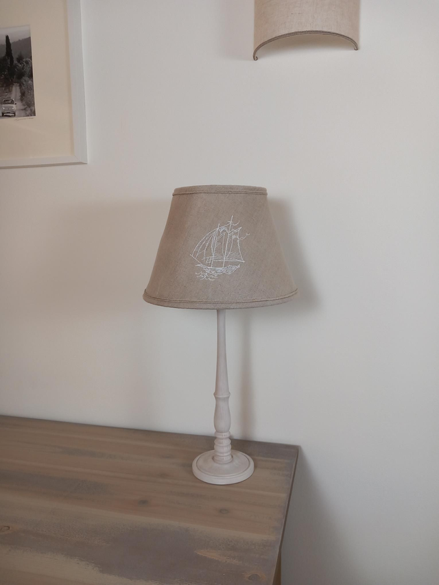 Abat-jour lampe de table en lin brodé thème mer