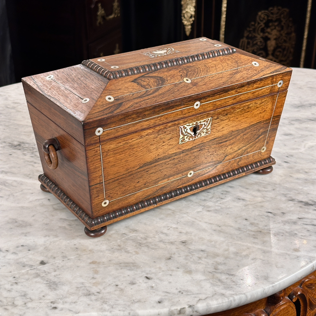 Caixa de chá victoriana