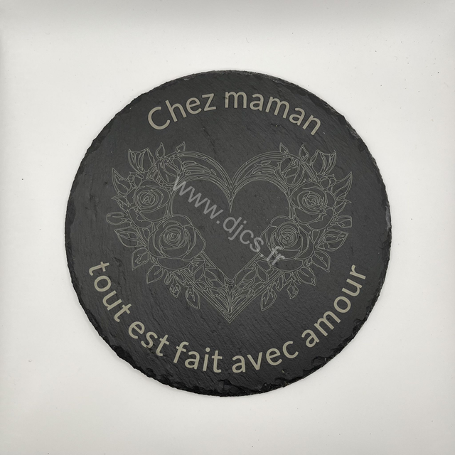 Sous plat Ardoise  "Chez maman tout est fait avec amour" (20cm)
