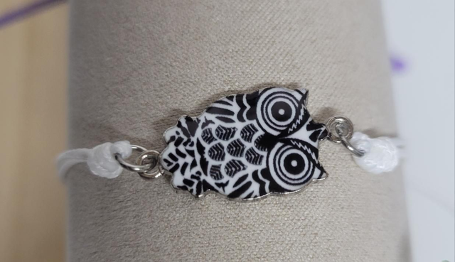 Bracelet simple chouette noire et blanche 
