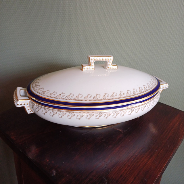 Cauldon | Engelse Dekschaal Serveerschaal Groenteschaal met handgrepen Cobalt blauw Goud No. 9046 76 (afmetingen 18 x 15 x 13 cm) | Antiek