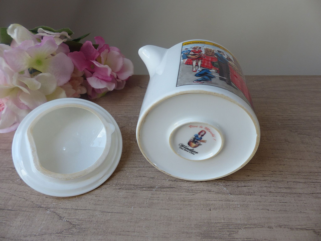 Théière Windsor en Porcelaine Fine de Chine – Collection “Vie en France” – Boulangerie & Marché Français – Vintage