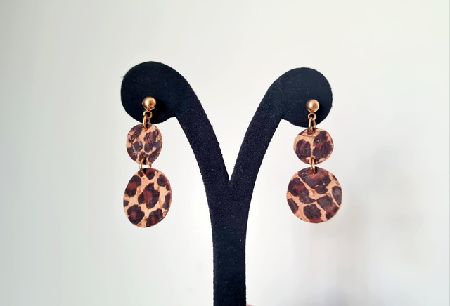 Clous d'oreilles "doublé" en tissu de liège imprimé léopard 