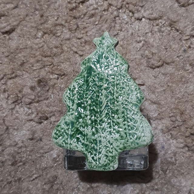 Small green knitted tree design tealight holder