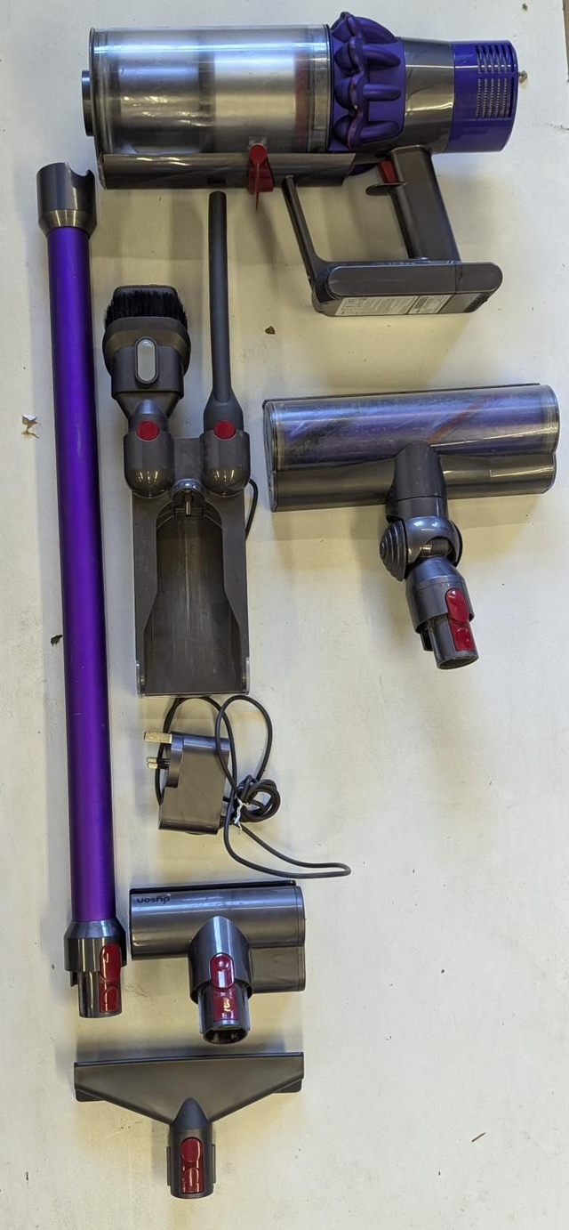 Dyson V10 animal cordless vacuum #09