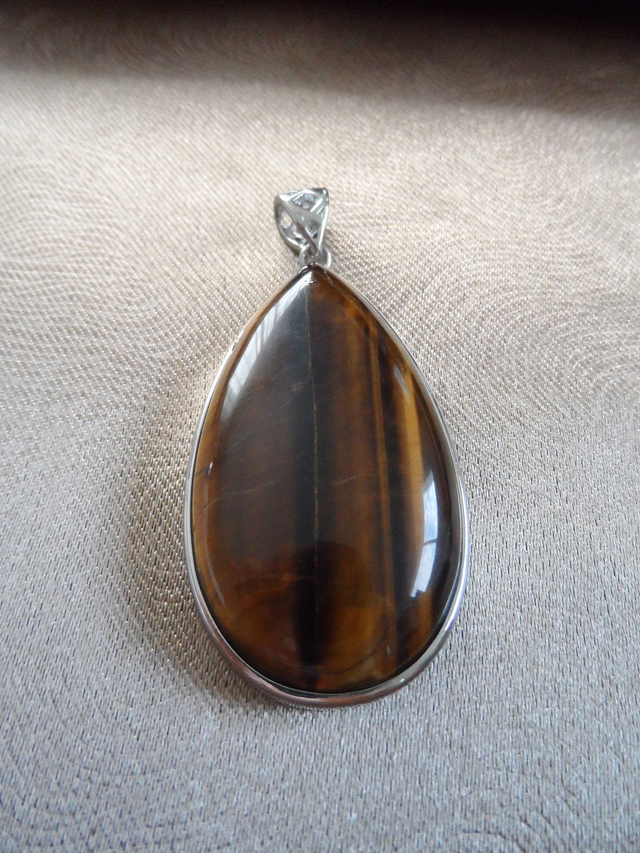 Pendentif Larme en Oeil de Tigre