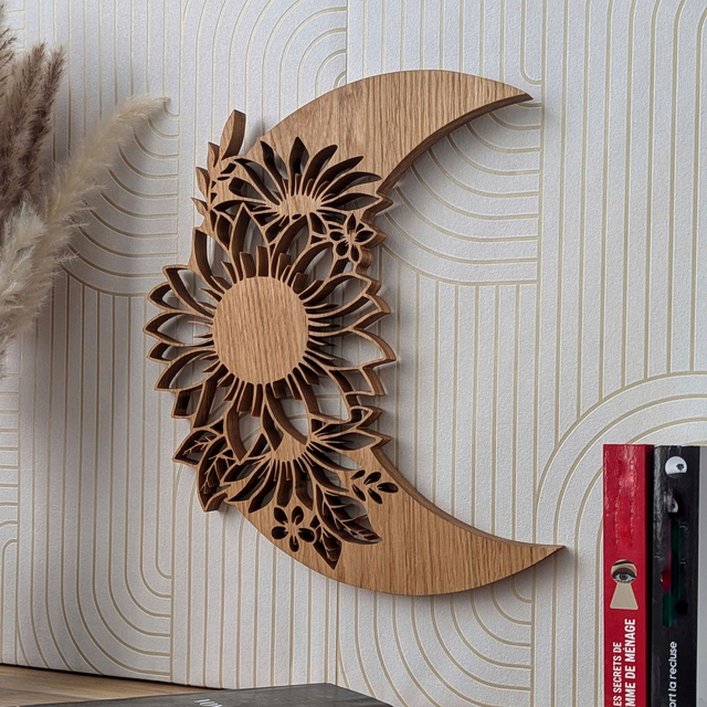 Lune fleurie en chêne