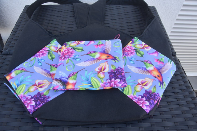 Shopper- und Badetasche mit Wasserabweisenden Stoff inkl. separates Täschchen mit Kolibrimotiv