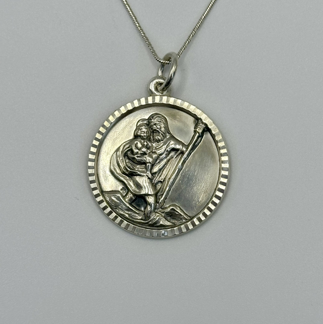 St Christopher Pendant 13.2g on 22 inch chain
