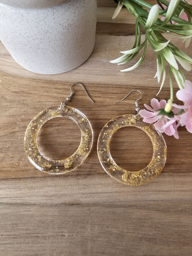 Boucles d’oreilles créoles résine -&quot;Rondes de Couleurs&quot;– Couleurs vitaminées et effet rétro chic feuille d&#039;or