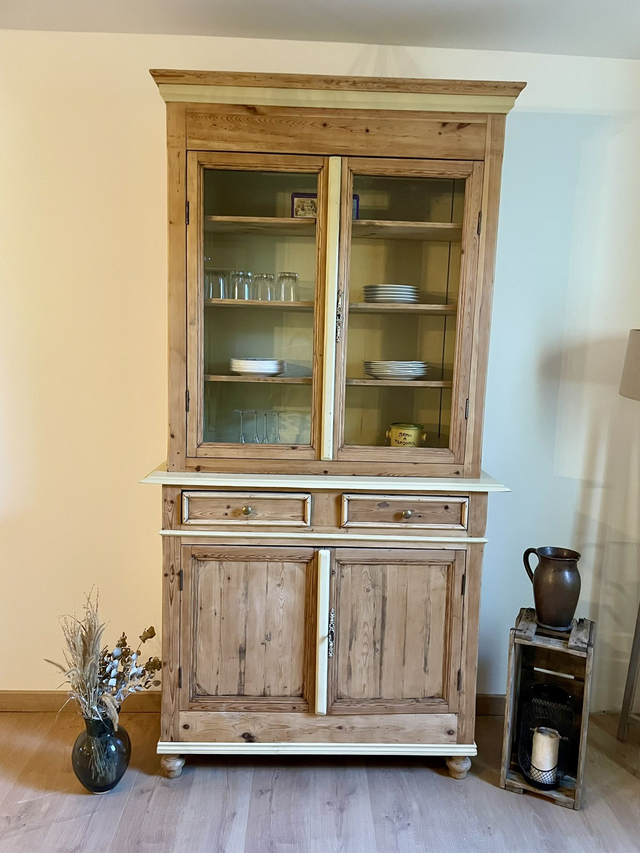 Vaisselier ou vitrine bibliothèque