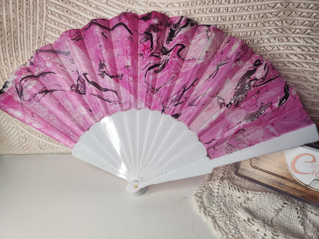 Eventail rose et noir