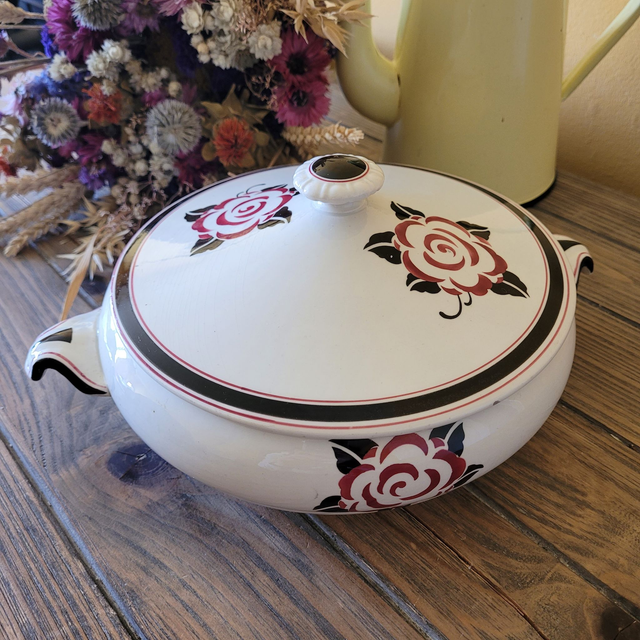 Soupière ou Légumier Sarreguemines modèle Noyon décor de rose noire et bordeaux 