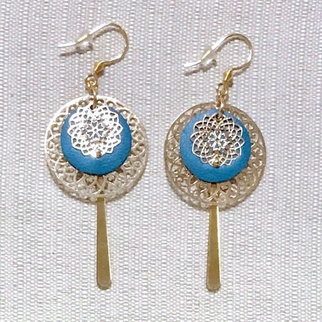 Boucles d’oreilles « Oud » dorées, cuir bleu canard