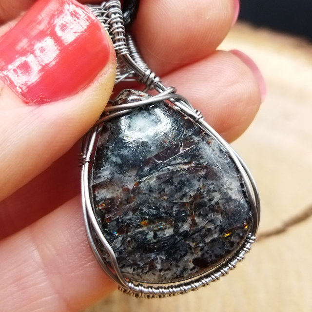 Pendentif Astrophyllite (très rare)