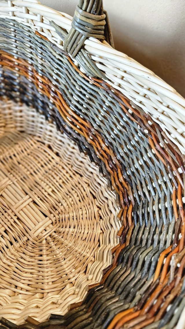 Panier ovale en osier naturel brut et blanc