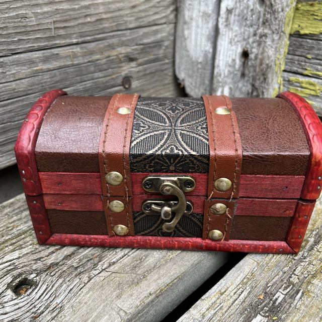 Nahka/puu arkku pieni 