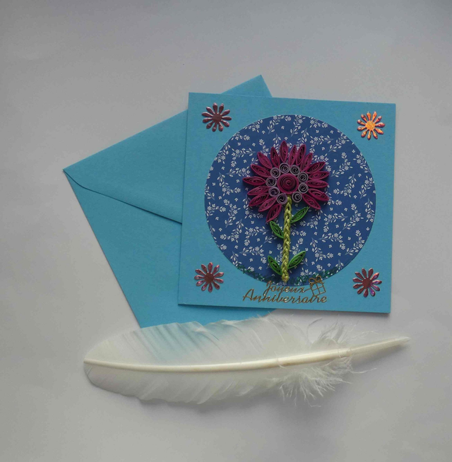 Joyeux anniversaire avec une belle fleur en quilling