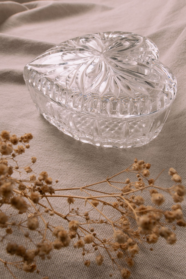 Boite en verre sculpté en forme de coeur ✨