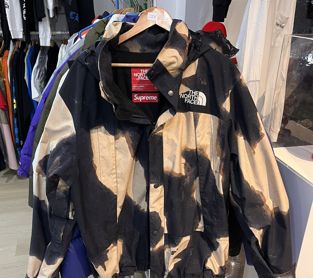 The north face X Supreme jacket size XL cond 8,5/10