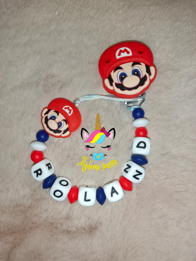 Attache tétine Mario