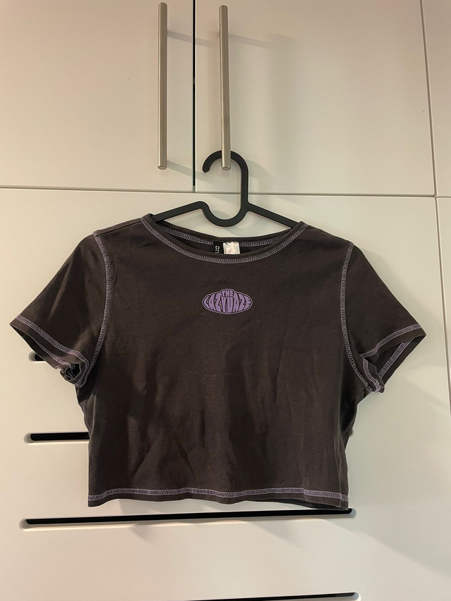 Crop top gris foncé Divided H&amp;M The Lazydaze (19)