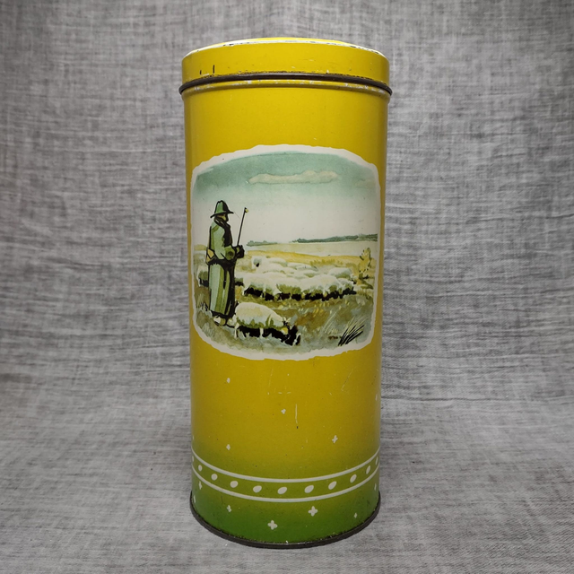 Bosscher Beschuit | Metalen Nederlandse Beschuitbus  Opbergbus (diameter 10 | hoogte 23 cm) &#039;Herder en schaapskudde&#039; | Vintage