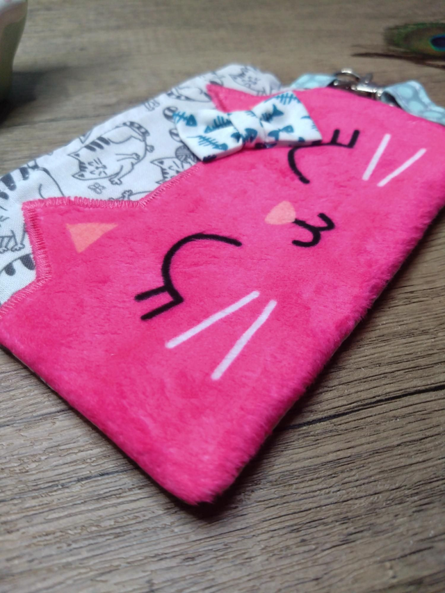 Pink cat zip purse with wrist strap