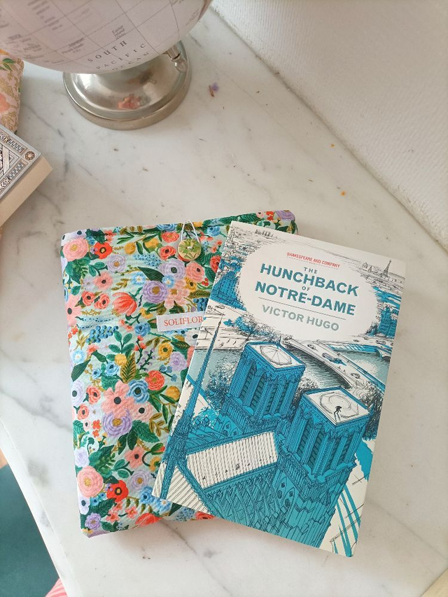 Pochette VERT à livre molletonnée Fleurie