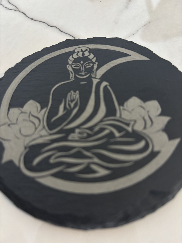 Bouddha gravé sur ardoise de 10 cm de diamètre