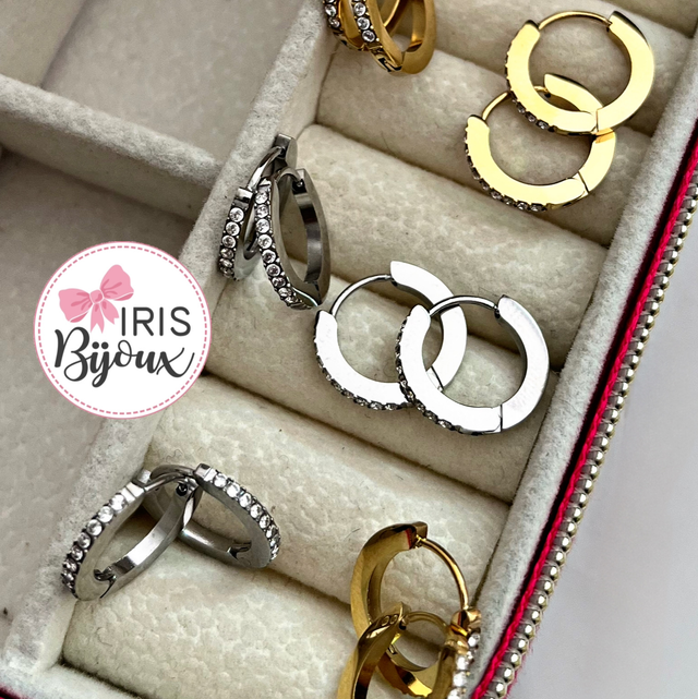 Orecchini mini cerchietti con zirconi 