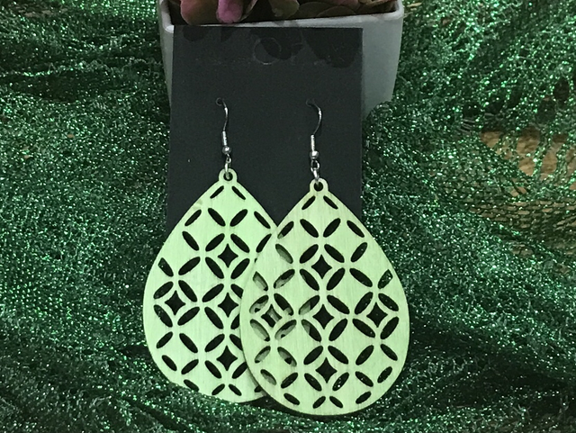 Green Wood Dangling Earrings- SWDE10
