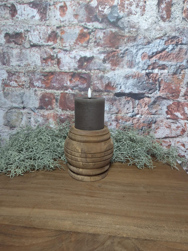 Kandelaar bolvorm, teakhout. H12,5