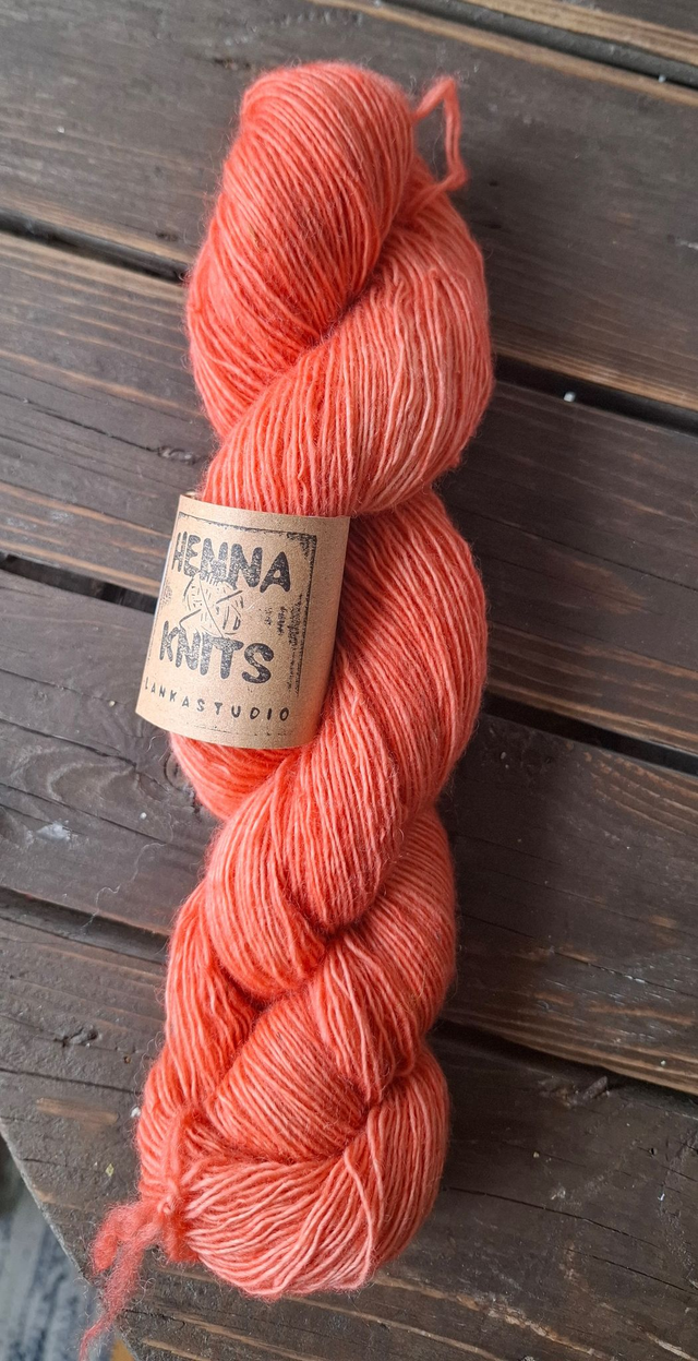 Herkkä-LF – Koralli | 100 % suomenlampaanvilla | Light Fingering | 50 g