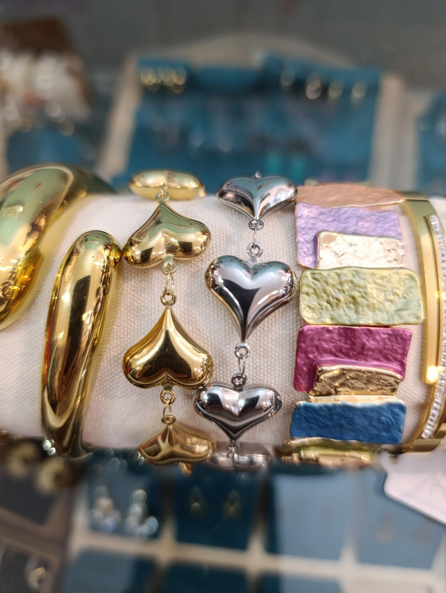 Pulsera corazones acero hueco