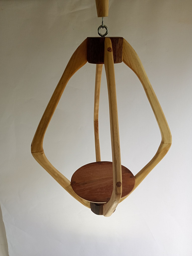 Suspension Bois pour plante 3 essences - H53cm x L39cm - plateau noyer / arceaux sapin / pièces assemblage acacia S001
