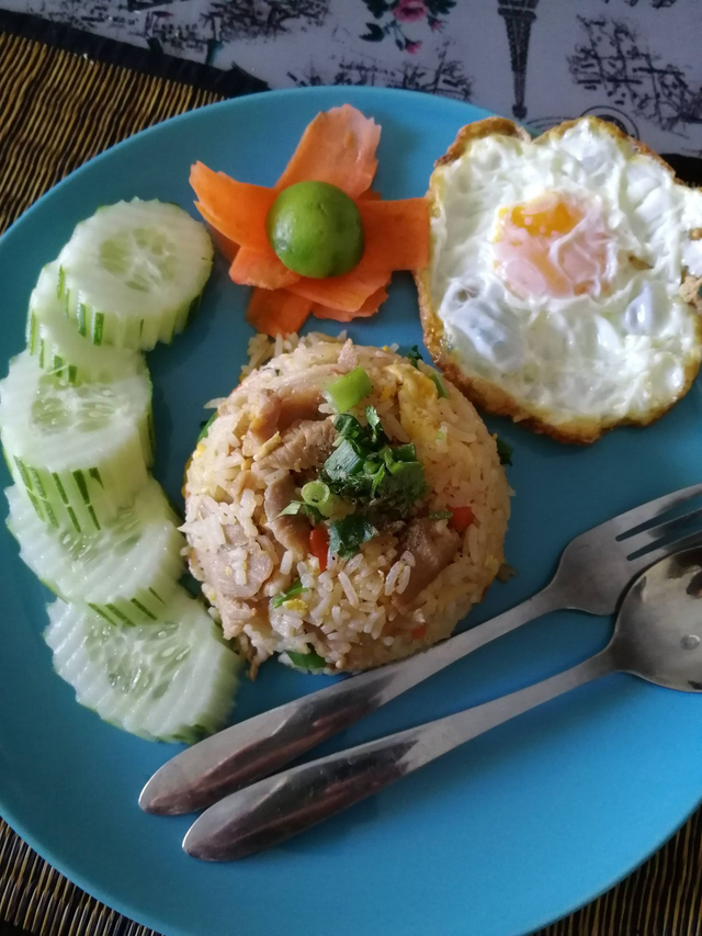 Riz Sauté (Khao Pad) (avec oeuf au plat)