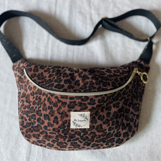 Sac banane en velours léopard XL
