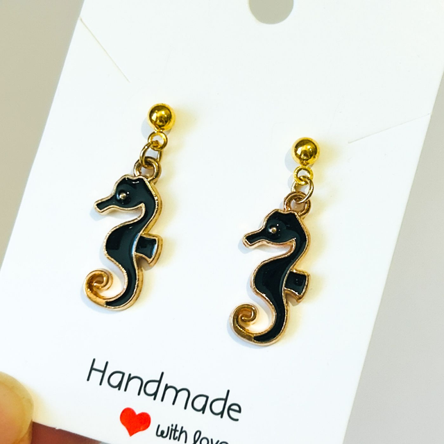 Seahorse charm earrings black and gold