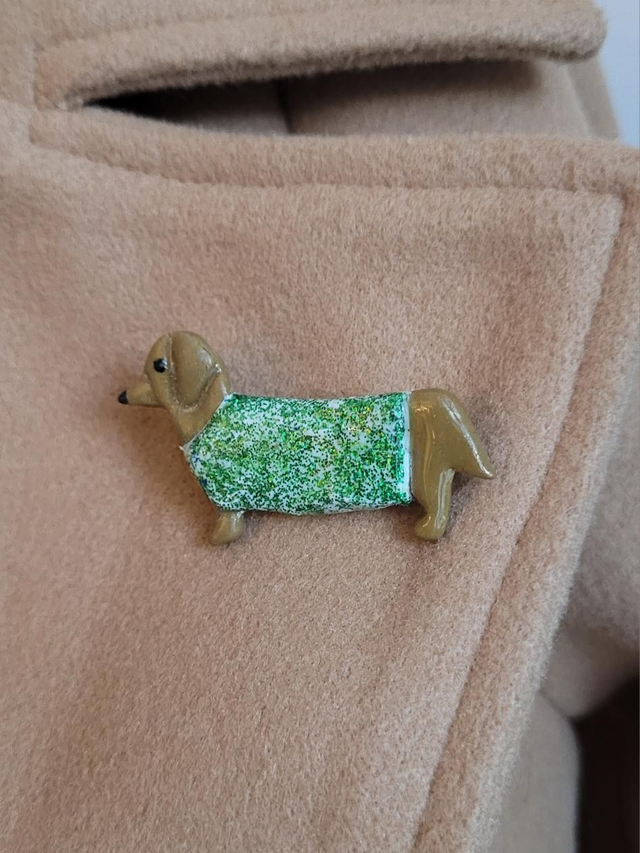 Brooch: Mini Dachshund with glitter coat brooch