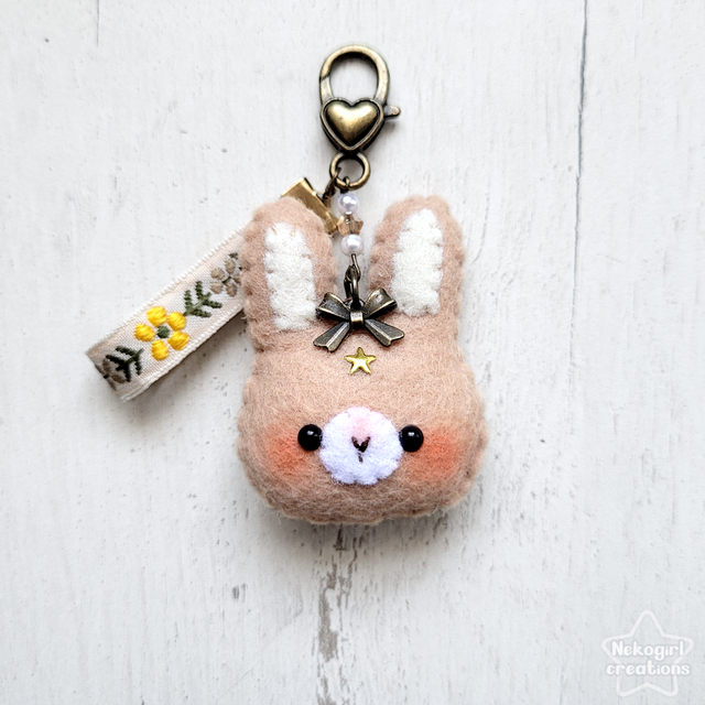 Porte-clé en feutrine fait-main - Lapin brun