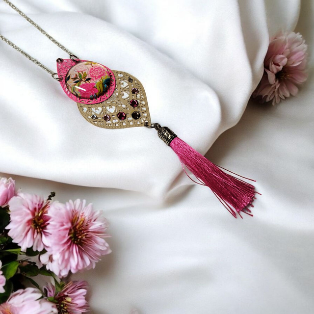 Collier sautoir pompon rose fuchsia et taupe