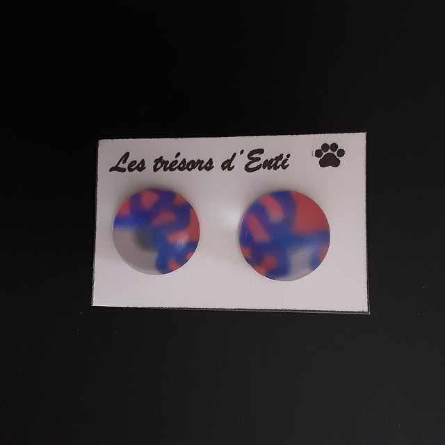 Boucle d&#039;oreille clou motif vitrail rouge bleu et rouge