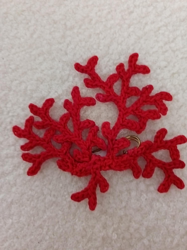 Broche gros corail 