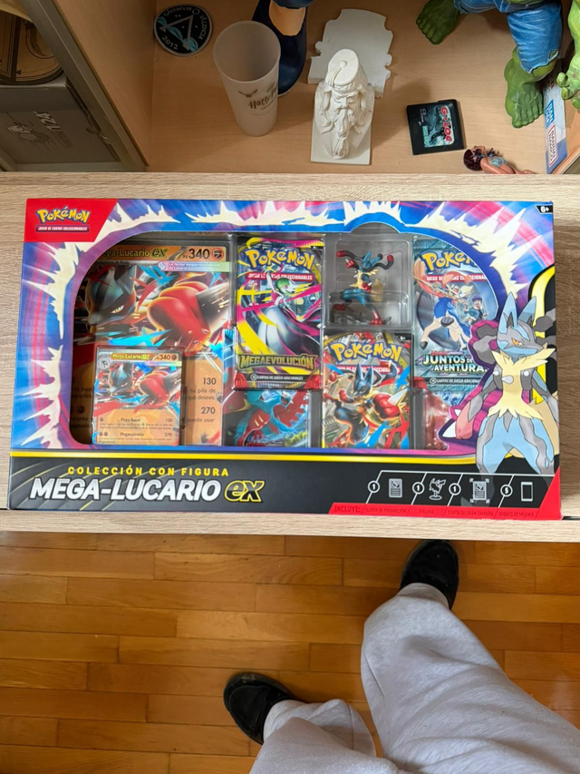 Pokémon TCG – Colección con Figura Mega-Lucario EX – Caja Sellada (Edición Española)