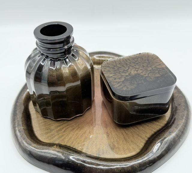 Ensemble plateau, vase et petite boite marron glacé 